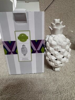 Scentsy White Ceramic Pineapple Fragrance Warmer